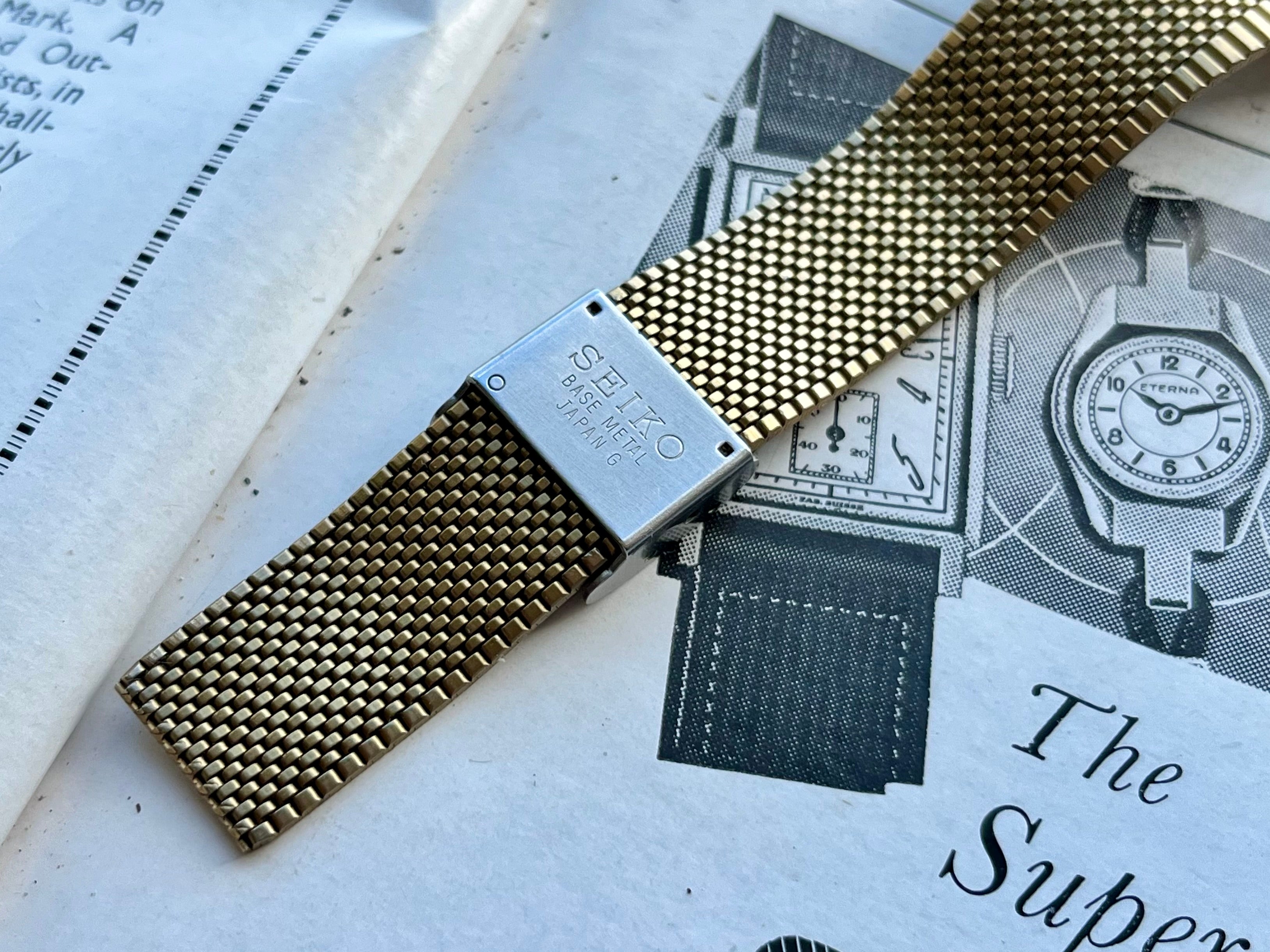 Seiko Spirit 5E31-5A60 Quartz Rectangular 1991 Gold | WatchEra